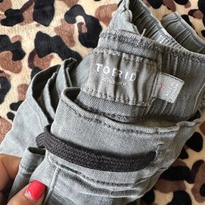 Torrid grey-wash pull-on jeans sz 3